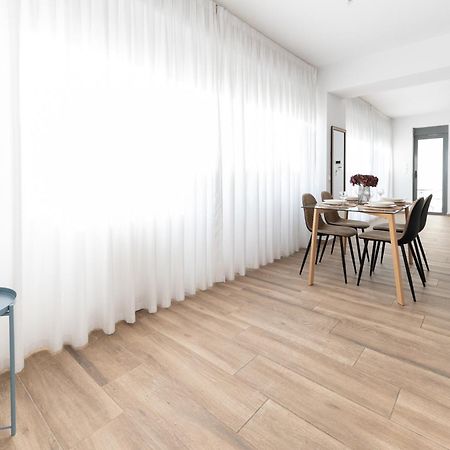 Stylish Spacious Apartment In Palaio Faliro Athens Exterior photo