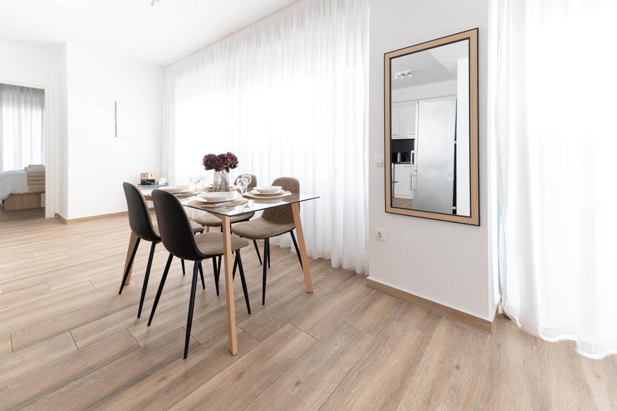 Stylish Spacious Apartment In Palaio Faliro Athens Exterior photo