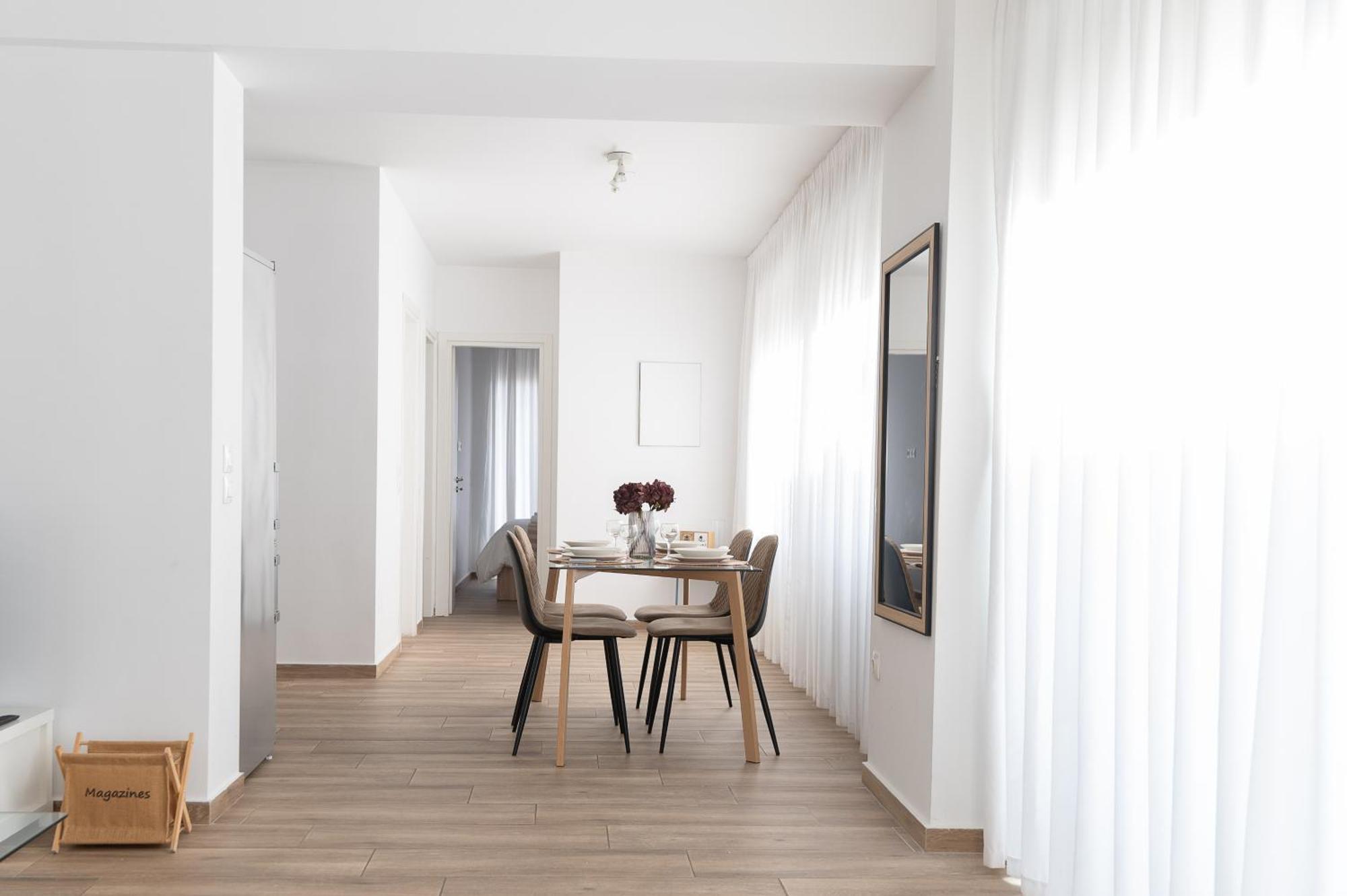Stylish Spacious Apartment In Palaio Faliro Athens Exterior photo